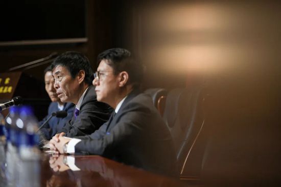 男人被绑着强行摸j