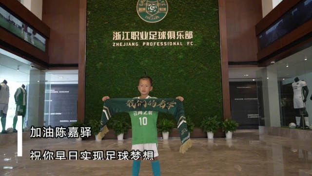 美女女仆掀开给人吃